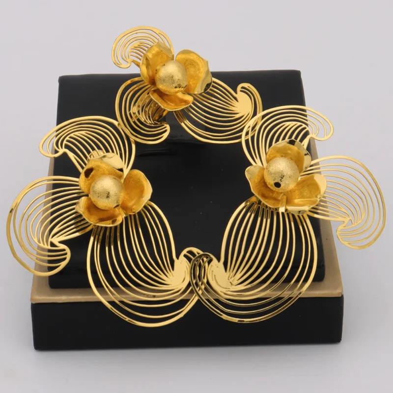 New Luxury Elegant Hollow Flower Shape Women Jewelry Set Gift For Earring and Ring Fashion Design Jewelry Set For Party 1